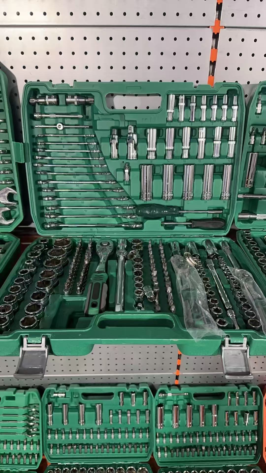 216-Piece DIY Auto Repair Tool - огляд і ціна Gardening Tools Set